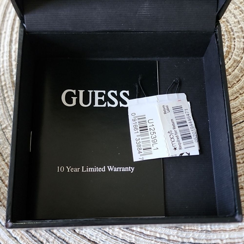 GUESS VINTAGE WATCH  - Picture 8 of 14
